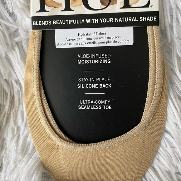 Hue NWT Hidden Sheer Sock Liner Nude Aloe Infused Heel Grip sizes 7-10 - Picture 4 of 6